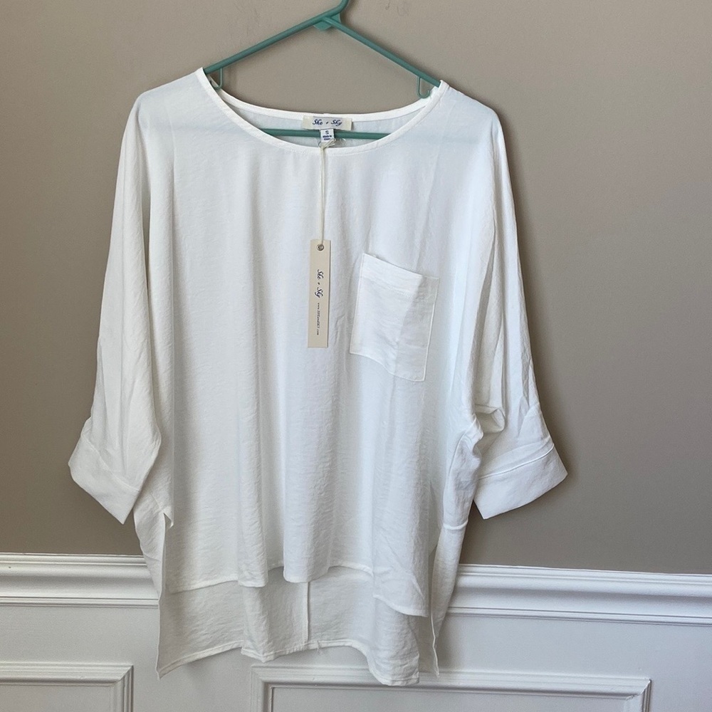 𝅺NWT White Hi Low‎ Top